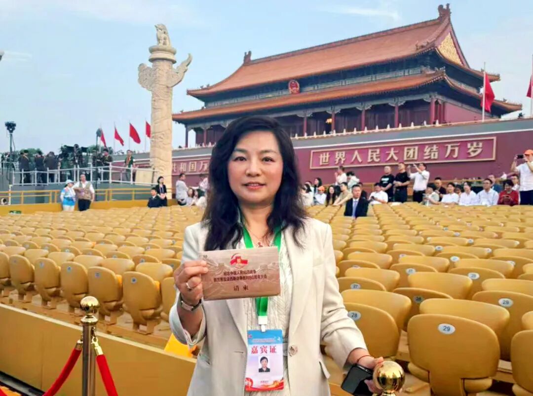 见证“九三”盛大阅兵—— 赵建玲会长的观礼感悟与侨界心声