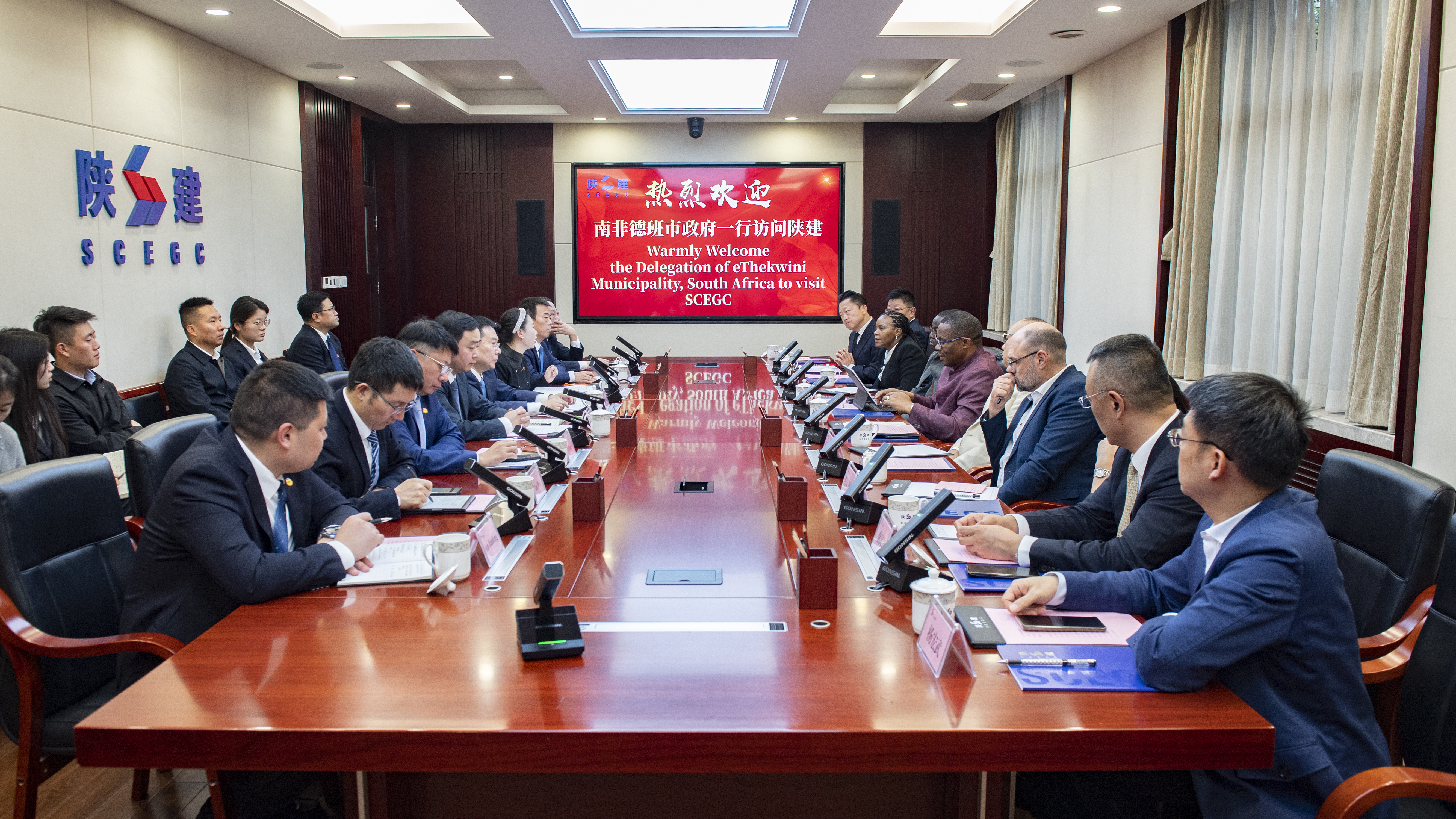 毛继东与南非德班市市长西里尔·夏巴会谈